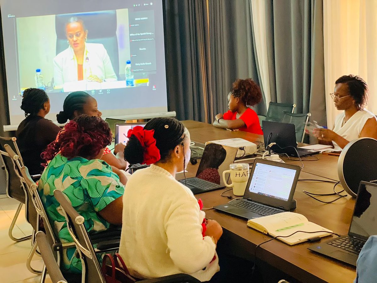 fondationfobe's tweet photo. ❤️‍🔥FoBE est fière d'avoir porté la voix des femmes africaines lors du plaidoyer régional de l'AWVP avec l'Union africaine. Ns poursuivons notre engagement pr une paix inclusive où les femmes participent pleinement aux décisions. Rejoignez notre plaidoyer #WomenPeaceSecurity #AWVP https://t.co/4IiYzUa4w2