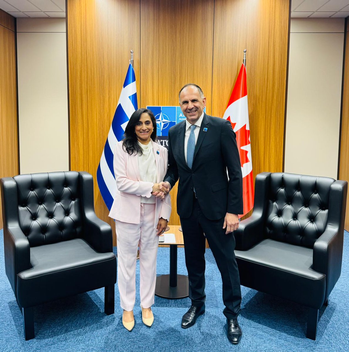 GreeceMFA's tweet photo. 📍#NATOSummit
FM George Gerapetritis &amp; Canada FM @AnitaAnandMP discussed advancing 🇬🇷🇨🇦 cooperation, transatlantic relations &amp; the international security architecture,  stressing the importance of cooperation among like-minded countries. https://t.co/9o89iHa2pb