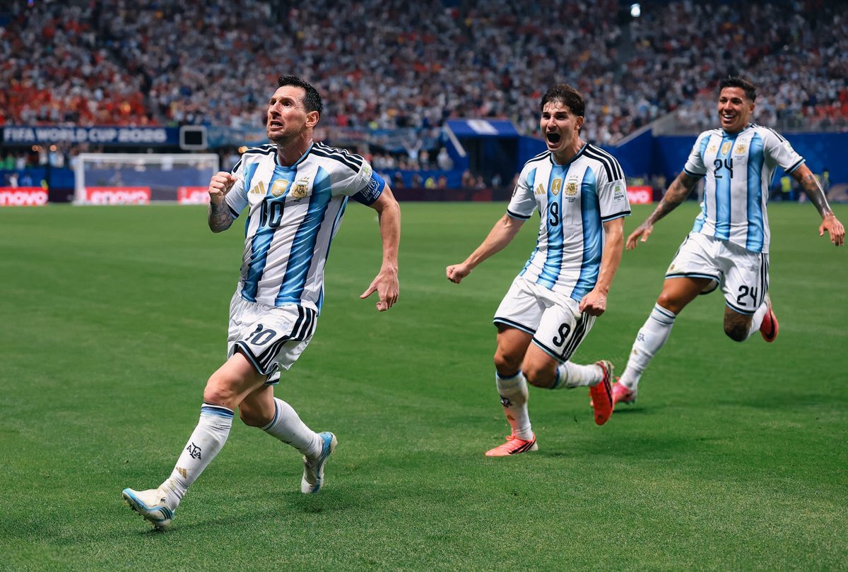 RiverPlate's tweet photo. 🇦🇷 A CUARTOS DE FINAL 🤍❤️🤍

#FIFAWorldCup https://t.co/fh3StJpLv3