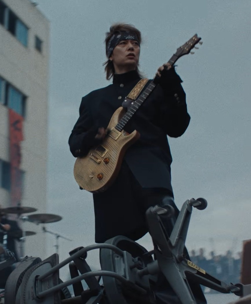 OrdekKara's tweet photo. When they saw Toru in the new mv, didn't this thought occur to anyone?

#oneokrock
#yao https://t.co/X0sRMP2dpx