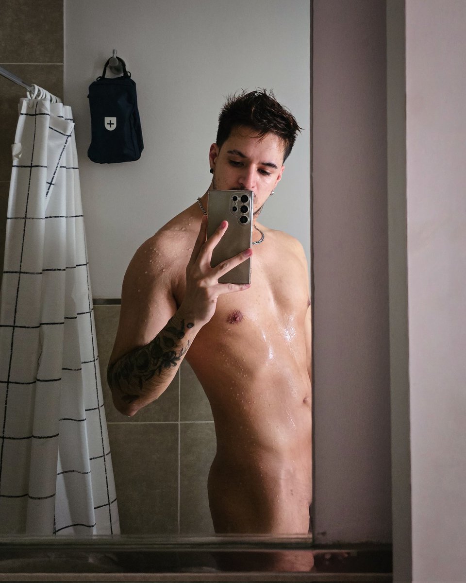 LeonardX95X's tweet photo. 🚿 https://t.co/BdEQeRlsXC