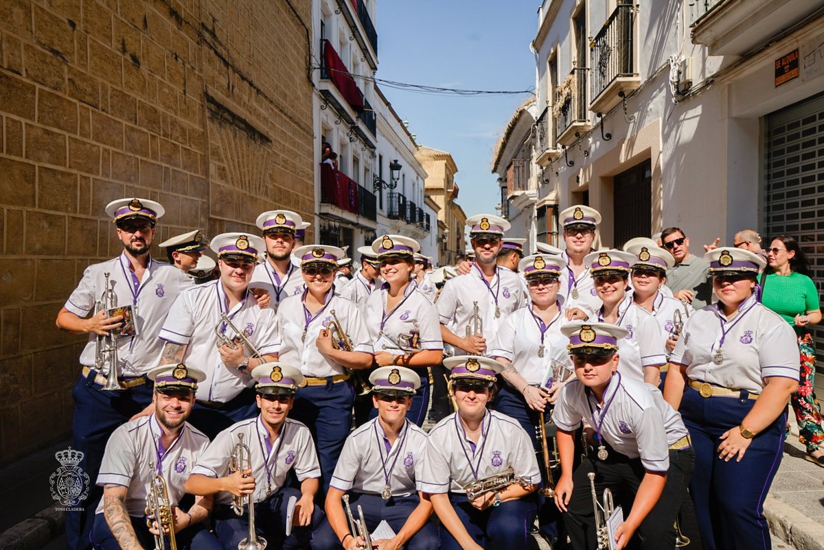 LosGitanosSM's tweet photo. Estos son los 𝐫𝐨𝐬𝐭𝐫𝐨𝐬 que dan vida a #ElCompásDeLosGitanos. 

Gracias a todos y cada uno por un año de compromiso y entrega sin medida.

Gracias a cada rincon de la geografía española y a cada Hermandad que nos ha abierto sus puertas confiando en 𝐧𝐮𝐞𝐬𝐭𝐫𝐚 𝐦𝐮́𝐬𝐢𝐜𝐚.

Ahora toca descansar. Volveremos pronto, con la 𝐒𝐚𝐥𝐮𝐝 que alivia todas nuestras 𝐀𝐧𝐠𝐮𝐬𝐭𝐢𝐚𝐬 y con más ilusión que nunca. Lo que hemos sonado este curso es solo el principio de lo que viene.