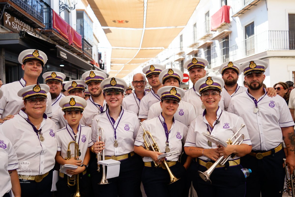 LosGitanosSM's tweet photo. Estos son los 𝐫𝐨𝐬𝐭𝐫𝐨𝐬 que dan vida a #ElCompásDeLosGitanos. 

Gracias a todos y cada uno por un año de compromiso y entrega sin medida.

Gracias a cada rincon de la geografía española y a cada Hermandad que nos ha abierto sus puertas confiando en 𝐧𝐮𝐞𝐬𝐭𝐫𝐚 𝐦𝐮́𝐬𝐢𝐜𝐚.

Ahora toca descansar. Volveremos pronto, con la 𝐒𝐚𝐥𝐮𝐝 que alivia todas nuestras 𝐀𝐧𝐠𝐮𝐬𝐭𝐢𝐚𝐬 y con más ilusión que nunca. Lo que hemos sonado este curso es solo el principio de lo que viene.