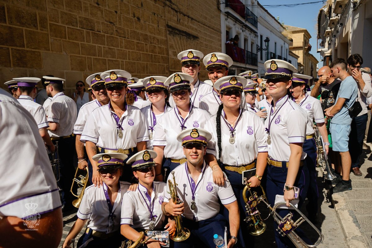 LosGitanosSM's tweet photo. Estos son los 𝐫𝐨𝐬𝐭𝐫𝐨𝐬 que dan vida a #ElCompásDeLosGitanos. 

Gracias a todos y cada uno por un año de compromiso y entrega sin medida.

Gracias a cada rincon de la geografía española y a cada Hermandad que nos ha abierto sus puertas confiando en 𝐧𝐮𝐞𝐬𝐭𝐫𝐚 𝐦𝐮́𝐬𝐢𝐜𝐚.

Ahora toca descansar. Volveremos pronto, con la 𝐒𝐚𝐥𝐮𝐝 que alivia todas nuestras 𝐀𝐧𝐠𝐮𝐬𝐭𝐢𝐚𝐬 y con más ilusión que nunca. Lo que hemos sonado este curso es solo el principio de lo que viene.
