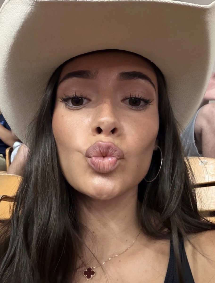 drizzbal's tweet photo. GIRL.WHATEVER. https://t.co/AocSa9HIOj