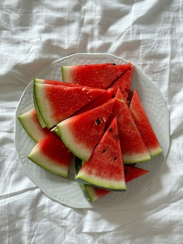 IdeaBravaX's tweet photo. 9 frutas que debes comer para conseguir erecciones firmes como una roca.  

1. Sandia https://t.co/xpZwlXVtF6