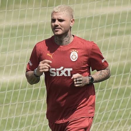 EltunHaber1's tweet photo. Birinci kaptanımız bir sezon boyunca kilolu gezerse, disiplin doğal olarak gevşer.

Torreira, Abdülkerim, Kaan. Şimdi de Sara.

4 yılda ilk kez böyle bir tablo görüyoruz. Bunu da savunmayın. https://t.co/y8fAUrfynl