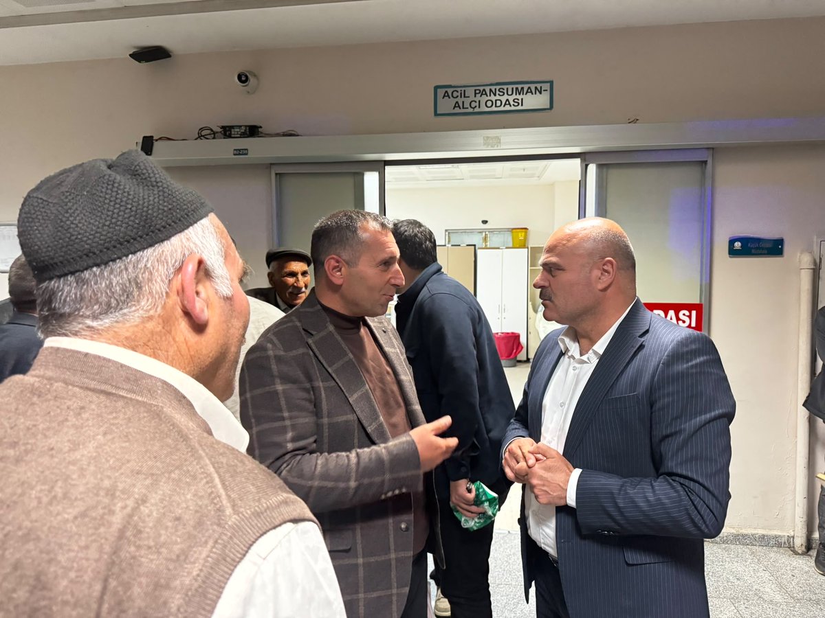 KarsAkParti36's tweet photo. 📍Harakani Devlet Hastanesi 

İl Başkanımız Sayın Muammer SANCAR,Kadın Kolları Bşk Zelal SARA ve Mrk İlç Bşk Mehmet Nuri KİŞLİ ile birlikte;

Harakani Devlet Hastanesi’nde tedavi gören vatandaşlarımızı ziyaret ederek geçmiş olsun dileklerimizi ilettik. https://t.co/xm91UfF9JO