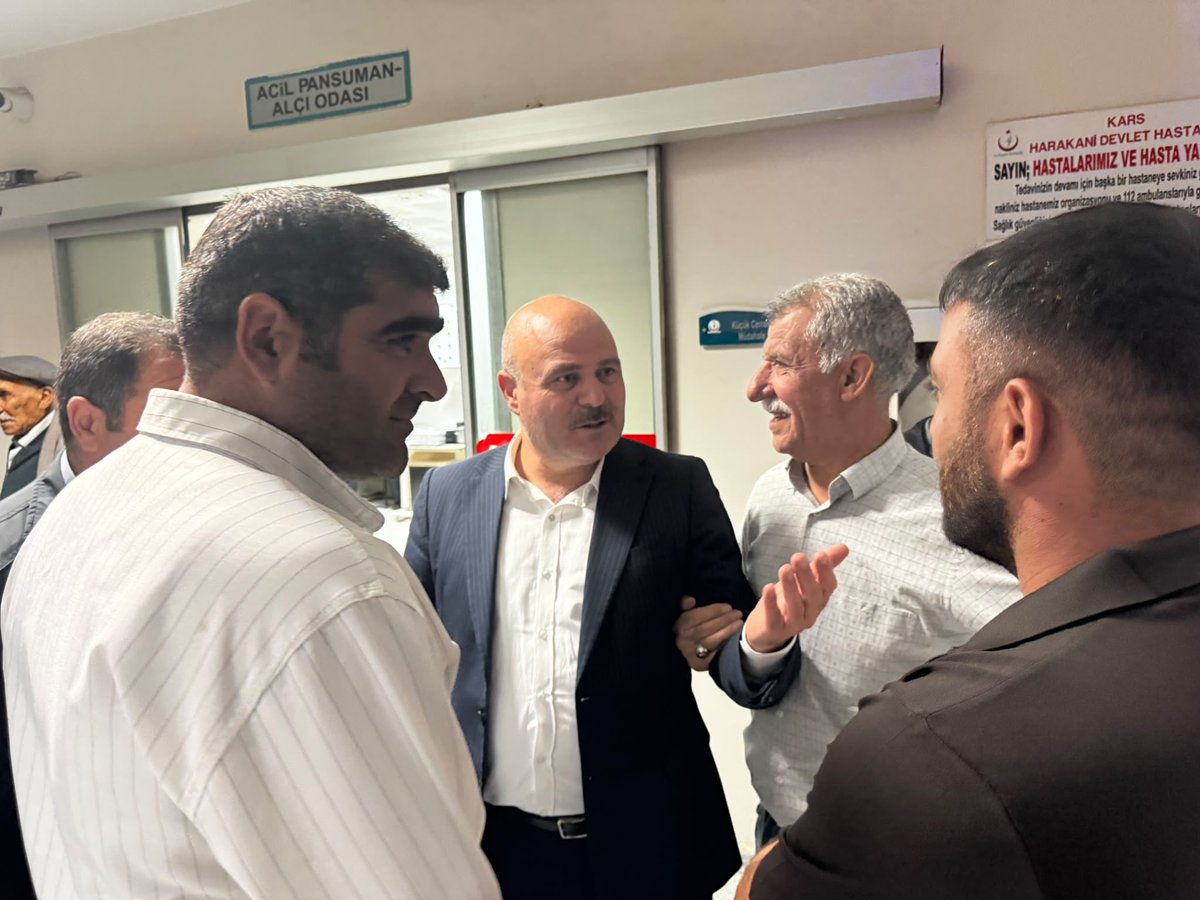 KarsAkParti36's tweet photo. 📍Harakani Devlet Hastanesi 

İl Başkanımız Sayın Muammer SANCAR,Kadın Kolları Bşk Zelal SARA ve Mrk İlç Bşk Mehmet Nuri KİŞLİ ile birlikte;

Harakani Devlet Hastanesi’nde tedavi gören vatandaşlarımızı ziyaret ederek geçmiş olsun dileklerimizi ilettik. https://t.co/xm91UfF9JO