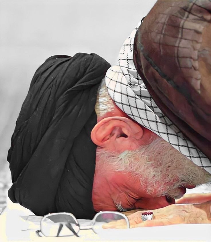 halekhoob4's tweet photo. Standing with the oppressed is the lesson that comes from Imam Hussain (AS);
and you showed that this lesson is not just in books, it can be lived. #KhameneiTheGreat https://t.co/6nbCj7rs8R