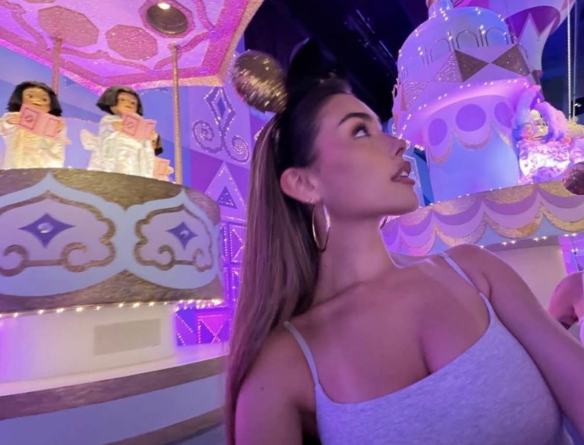 narcvea's tweet photo. Disney girl 🍭🍭🍭🫶🏻 https://t.co/vWgmsGeX1O