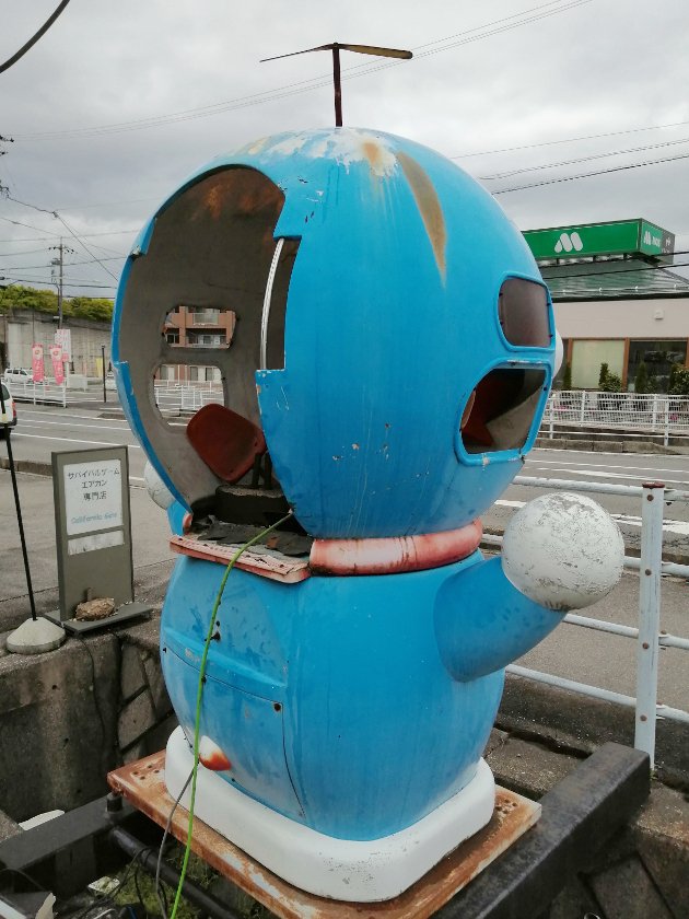 showaspotmegri's tweet photo. 道端でドラえもんに会った https://t.co/9CD7h6gsHh