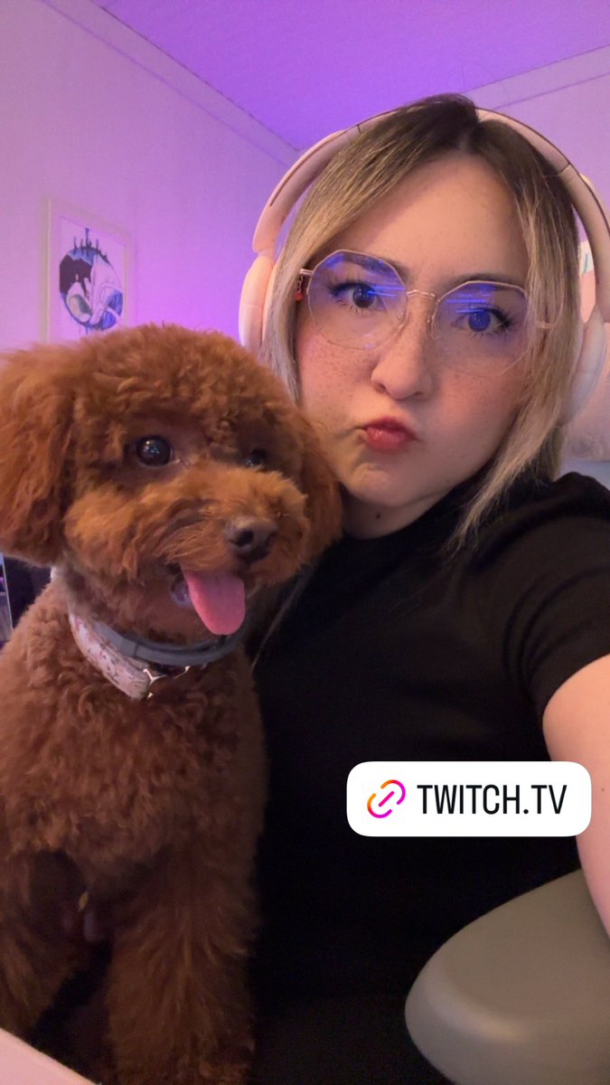 LuuOnline's tweet photo. Estamos en directo y tenemos a dos invitadas esta semana ☺️💕 #fortnite https://t.co/Wxv0T12sCX