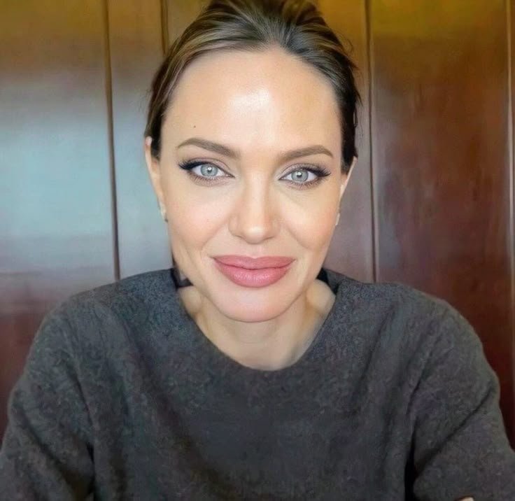 Angelinajoxh's tweet photo. Tell me what you like about me https://t.co/hTA3cDN2EA