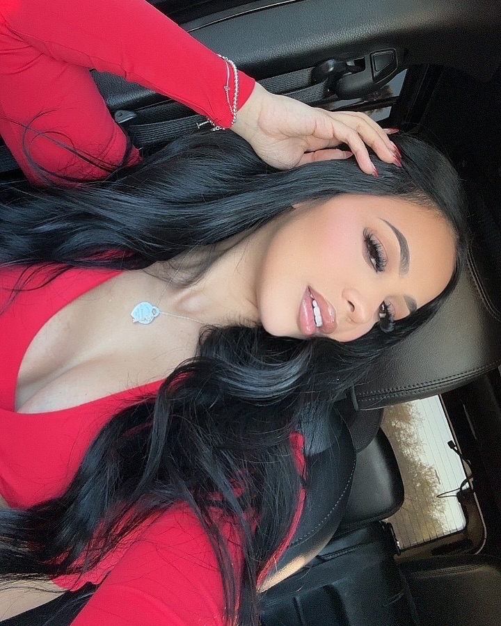 colosiolaura_'s tweet photo. she knew red was her color… 💋 https://t.co/tsvwXa5qk1