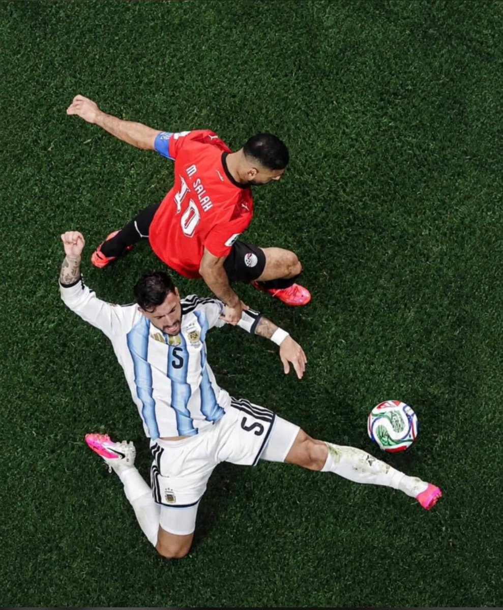 Tato_Aguilera's tweet photo. EL MEJOR DEL PARTIDO 💙🇦🇷.
Leo Paredes hizo todo bien y esta pelota que defendió fue gran parte de la clasificación. Con él de titular, la selección Argentina mejoró mucho.  Es clave y tiene la cancha en su cabeza. https://t.co/9DQtz8kHgj