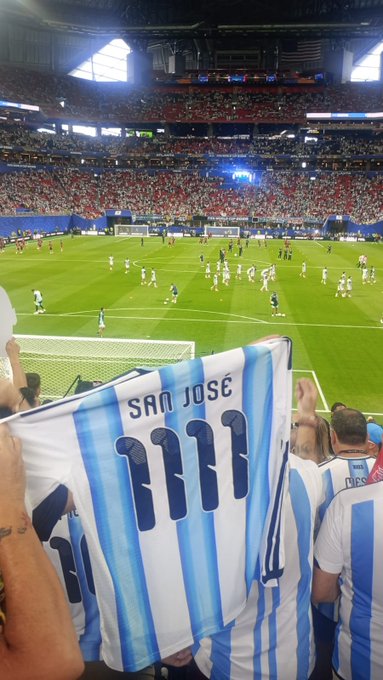 TodoNegativo's tweet photo. CRISTINA PRESENTE ❤️✌️🇦🇷 https://t.co/kRYzuU4IPt