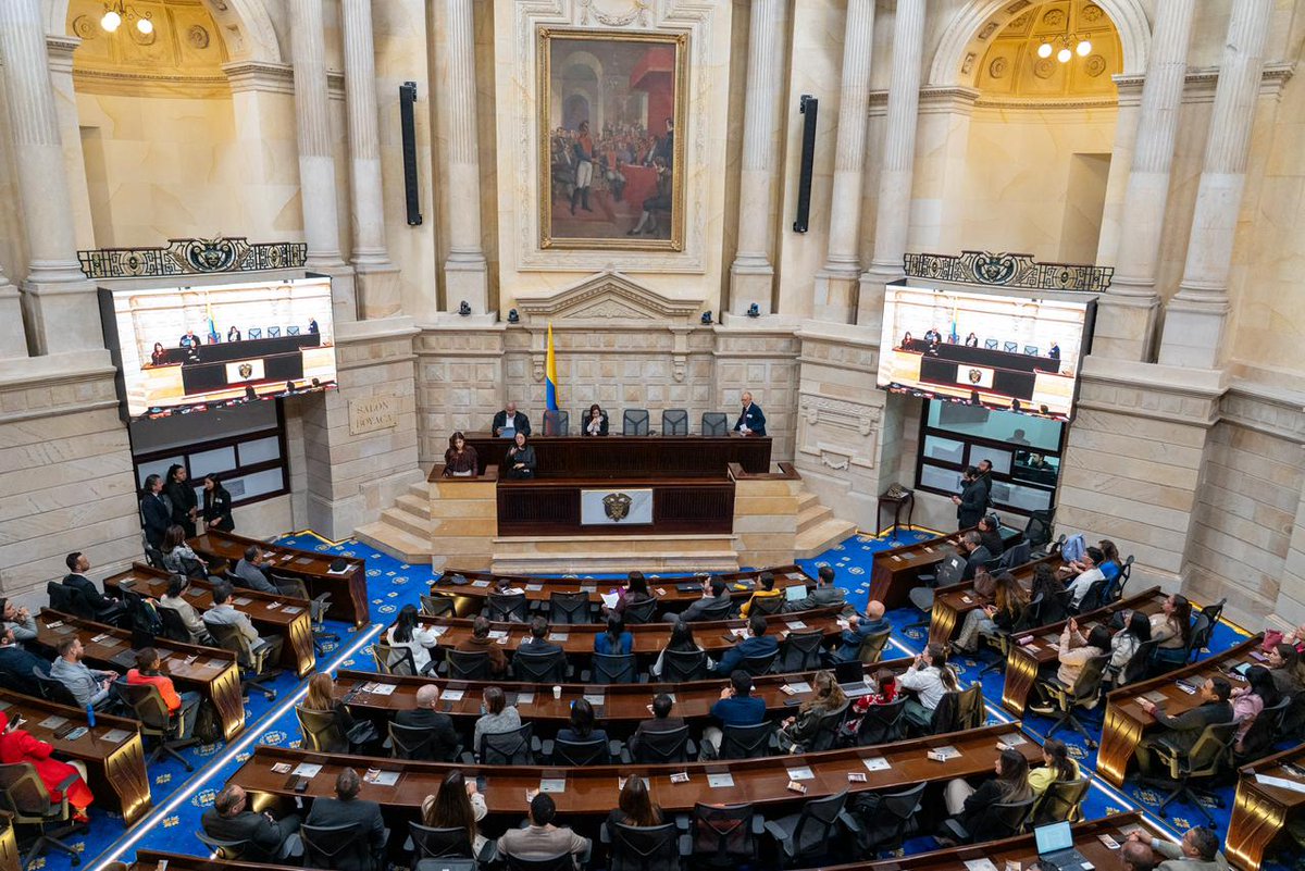 CancilleriaCol's tweet photo. Desde el Capitolio Nacional, la viceministra de Asuntos Migratorios, Consulares y Protección Internacional, Paula Andrea Cerón, moderó el panel "Construyendo Puentes: Migración y Desarrollo: una mirada desde las voces de la sociedad civil", un espacio para conocer diversas perspectivas sobre la movilidad humana y presentar el proceso de construcción participativa de los Lineamientos Estratégicos de Gobernanza Migratoria 2026–2036.