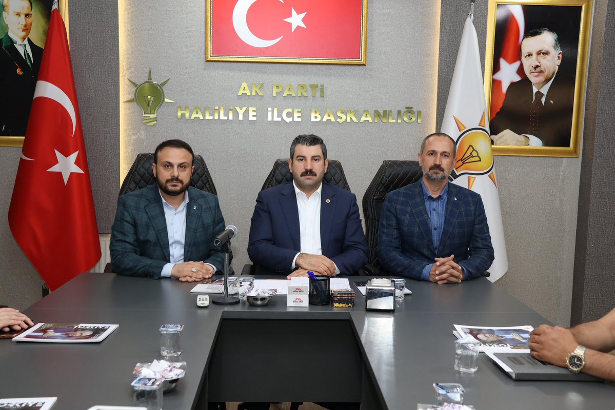 mbagmanci63's tweet photo. TBMM İdare Amirimiz ve Şanlıurfa Milletvekilimiz Sayın İbrahim Eyyüpoğlu, İlçe Koordinatörümüz Serhat Akayalp, Kadın Kolları Başkanımız Fatma Ocak, Gençlik Kolları Başkanımız Mehmet Doğan Salar ve ana kademe yönetim kurulu üyelerimizin katılımıyla AK Parti Haliliye İlçe Başkanlığının haftalık olağan yönetim kurulu toplantısını gerçekleştirdik.

Toplantımızda, Haliliye'miz genelinde sürdürdüğümüz saha ve teşkilat çalışmalarımız hakkında Sayın Milletvekilimizi bilgilendirdik.

Değerli destekleri ve teşrifleri için Sayın Milletvekilimize şahsım ve teşkilatım adına teşekkür ediyor, toplantımızın hayırlara vesile olmasını diliyorum.

#AKHaliliye #AKParti #MustafaBağmancı #Şanlıurfa #Ankara #Göbeklitepe #Haliliye #Karaköprü #Eyyübiye #Harran #Akçakale 

@RTErdogan @abuyukgumus @bybekirbozdag @acarfaruka @AKGMTeskilat @hakanaksu058 @ibrahimeyyupogl @farukaytek @ensartopcu @milhamigunbegi @fatmaocak0663 @MDOGANSALAR_TR @AkHaliliiye @AkHaliliyeKadin @akgenchaliliyee