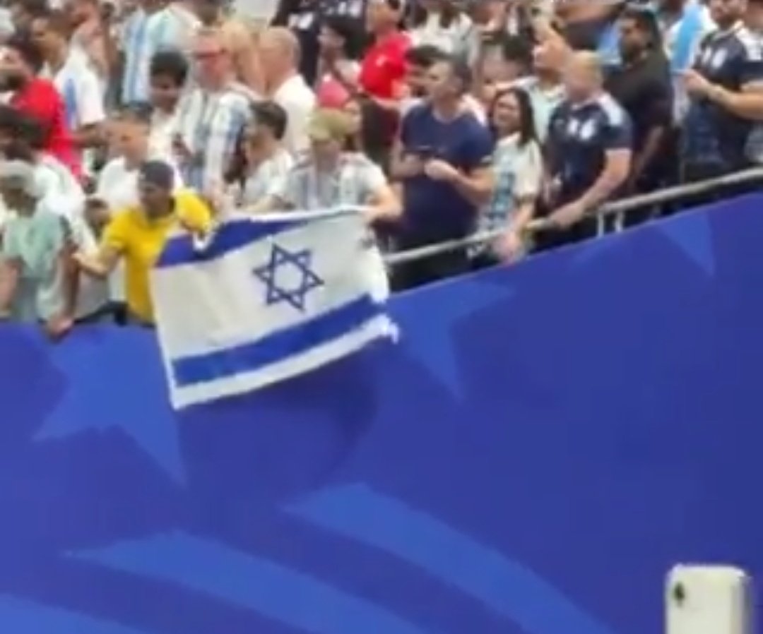 abrarosiee's tweet photo. FUCK ARGENTINA 
FUCK MESSI 
FUCK FIFA
FUCK ISRAEL 
FUCK FIFAAAAAAAAAAAAA https://t.co/jj6VbHzsRr