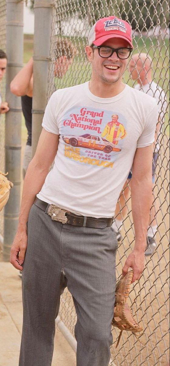 yukitxnda's tweet photo. one thing about johnny he's always gotta be wearing a shirt a size too small https://t.co/M3huYVeDpA