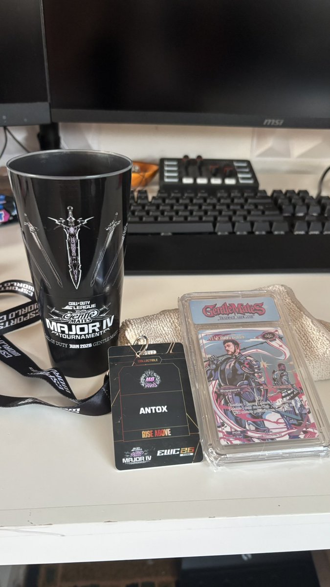 antonin_dnrd's tweet photo. Eh merci @ULTRAS_M8 la commande est bien arrivé https://t.co/wtq0TQ1ikt