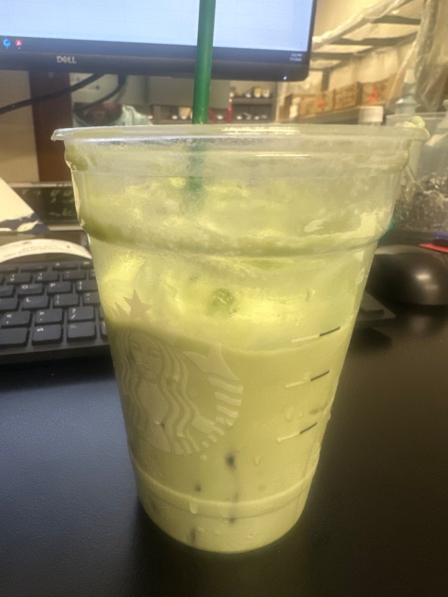 mbaskette's tweet photo. My $6.45 “Blue Coconut Milk Matcha” from @Starbucks  was over 50% foam. 

Barista: “Oh, that’s just how Starbucks wants us to make the matchas. Any 2% or Whole Milk is going to be a lot of foam.” https://t.co/yW3dRUzonY