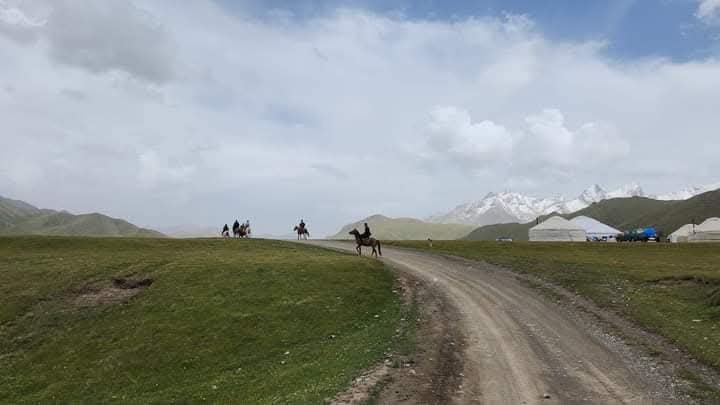 ahmetafsin's tweet photo. Ne güzeldir anarak Tunga Er efsanesini yürümek… 
Ruh olup, ordu olup Tanrıdağ'ın çevresini bürümek… https://t.co/K1dEXIYv9e