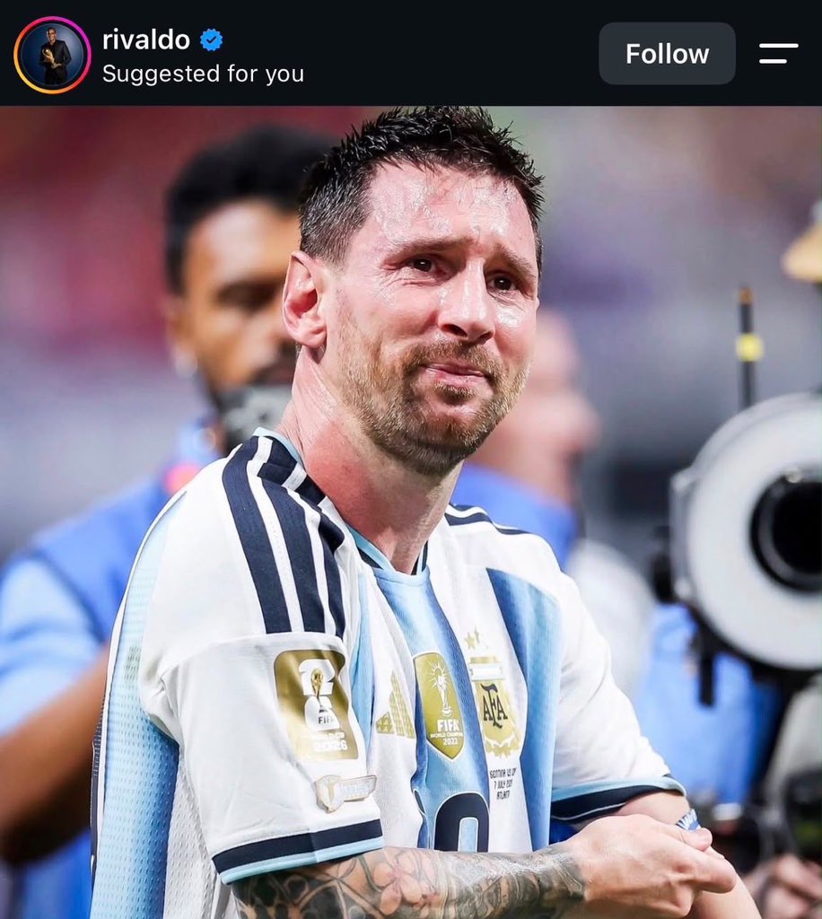 1SMi_'s tweet photo. 🚨 أسطورة البرازيل 🇧🇷 ريفالدو عبر IG:

"يا لها من روح قتالية، ويا لها من رغبة في الفوز، ويا لها من معركة وتفانٍ من الجميع! هذا بالضبط ما ينتظره المشجع من فريقه في كأس العالم.

أما الحديث عن ليو ميسي فهو تحصيل حاصل. يا له من لاعب! في سن الـ39، وهو يخوض كأس العالم السادسة في مسيرته، لا يزال يُظهر الشغف نفسه بقميص الأرجنتين؛ يحتفل، ويقاتل، ويبكي، ومرة أخرى يكون اللاعب الحاسم.

أنا برازيلي، أحب بلدي، وسأشجع دائمًا منتخب البرازيل. المنافسة جزء من كرة القدم، لكنني أعرف أيضًا كيف أقدّر وأُعجب عندما أشاهد مباراة عظيمة وفريقًا يبذل كل ما لديه داخل الملعب.

مباريات كهذه تُعلي من قيمة كرة القدم، وهي تليق بكأس العالم. تهانينا للأرجنتين على التأهل." 👏🏻

@M10GOAT