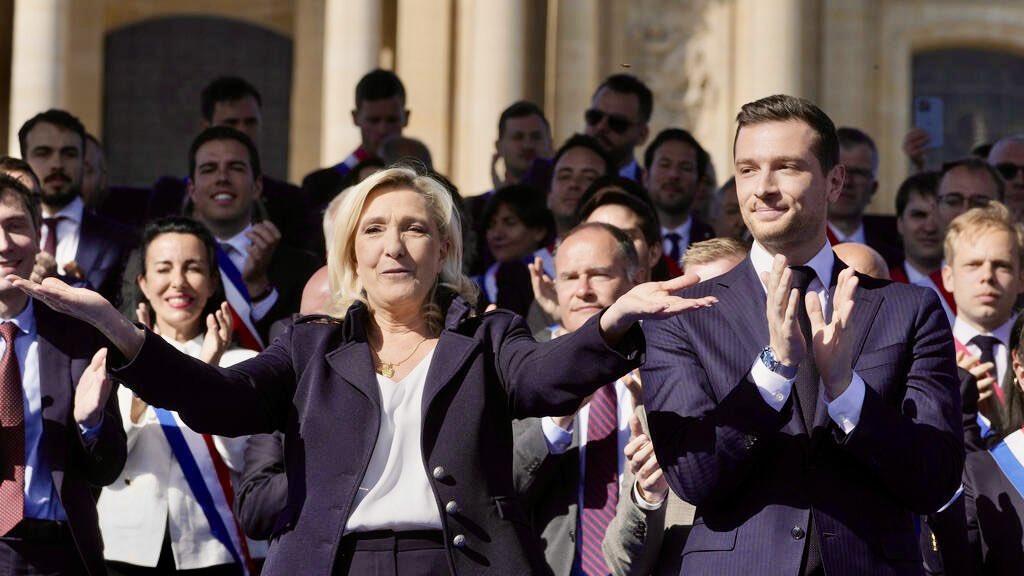 MonnierThibaut's tweet photo. Le cap est fixé.
En route vers la victoire 🇫🇷 https://t.co/hZG9kXQCuS