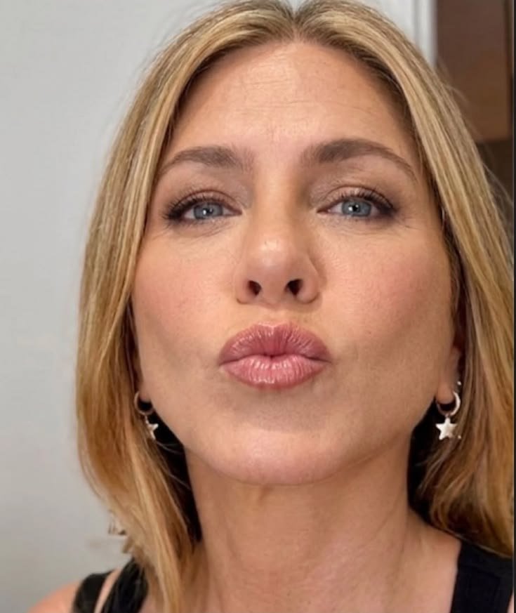 jen85880's tweet photo. How long have you been longing for a kiss from me? https://t.co/v347GWBS9m