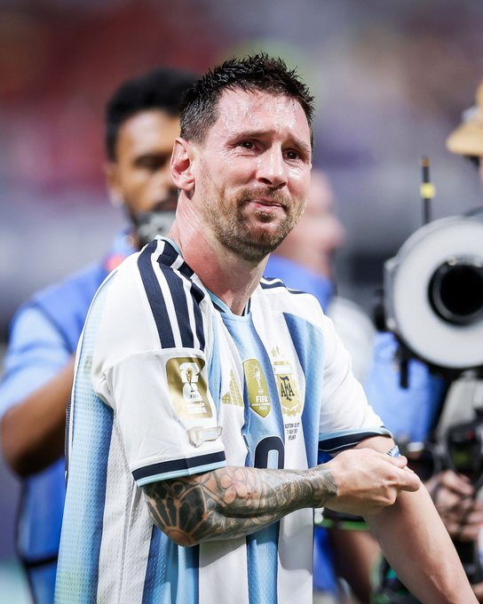 Elitspors's tweet photo. Mısır Teknik Direktörü Hossam Hasan’dan çok sert açıklama: 

- Size çok net bir şey söyleyeceğim. 

- Dünya Kupası muhtemelen bir pazarlama sektörüne döndü. Messi'nin elenmesini istemiyorlar. Dolayısıyla adalet yoktu. https://t.co/sRdawDRGgz