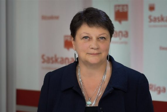 VPPzinas's tweet photo. 🇱🇻 Lato Lapsa pārsteigts, ka partija "Mēs mainam noteikumus", biedriem nezinot, listē ielikuši Saskaņas centra Papuli!

"Ak Dievs, kas par cilvēkiem sagrūsti! Tur kaut kādi Saskaņas centra funkcionāri ...", izbrīnu neslēpj žurnalists.

Vai Mēs mainam noteikumus var izdzīvot šādu gājienu un pārvarēt 5% barjeru?
