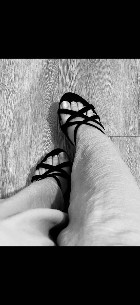 VelvetFRToes's tweet photo. New shoes 🤭

#feet #feetfetısh #buyingfeetpics https://t.co/aJOOecK161
