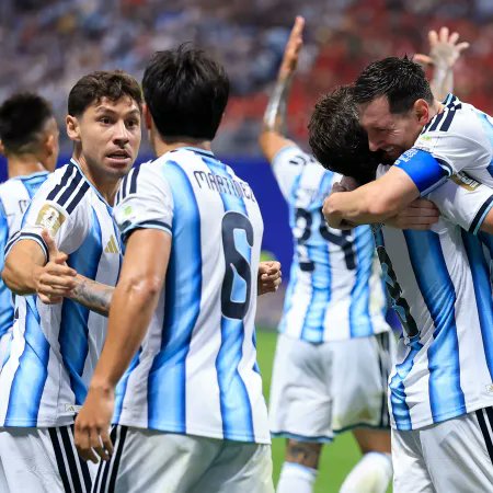 Grupodobemestar's tweet photo. Argentina ganha do Egito de virada com gol anulado do Egito de forma equivocada.Messi perdeu penalti.Vai pegar provavelmente a Colômbia,rival na Copa América.https://t.co/qdXggRCmCP #bets #turquia #argentinos #roubando #arbitragem #var #ancelloti #neymar #vinijr #endrick #brasil https://t.co/snAGDrC7F4