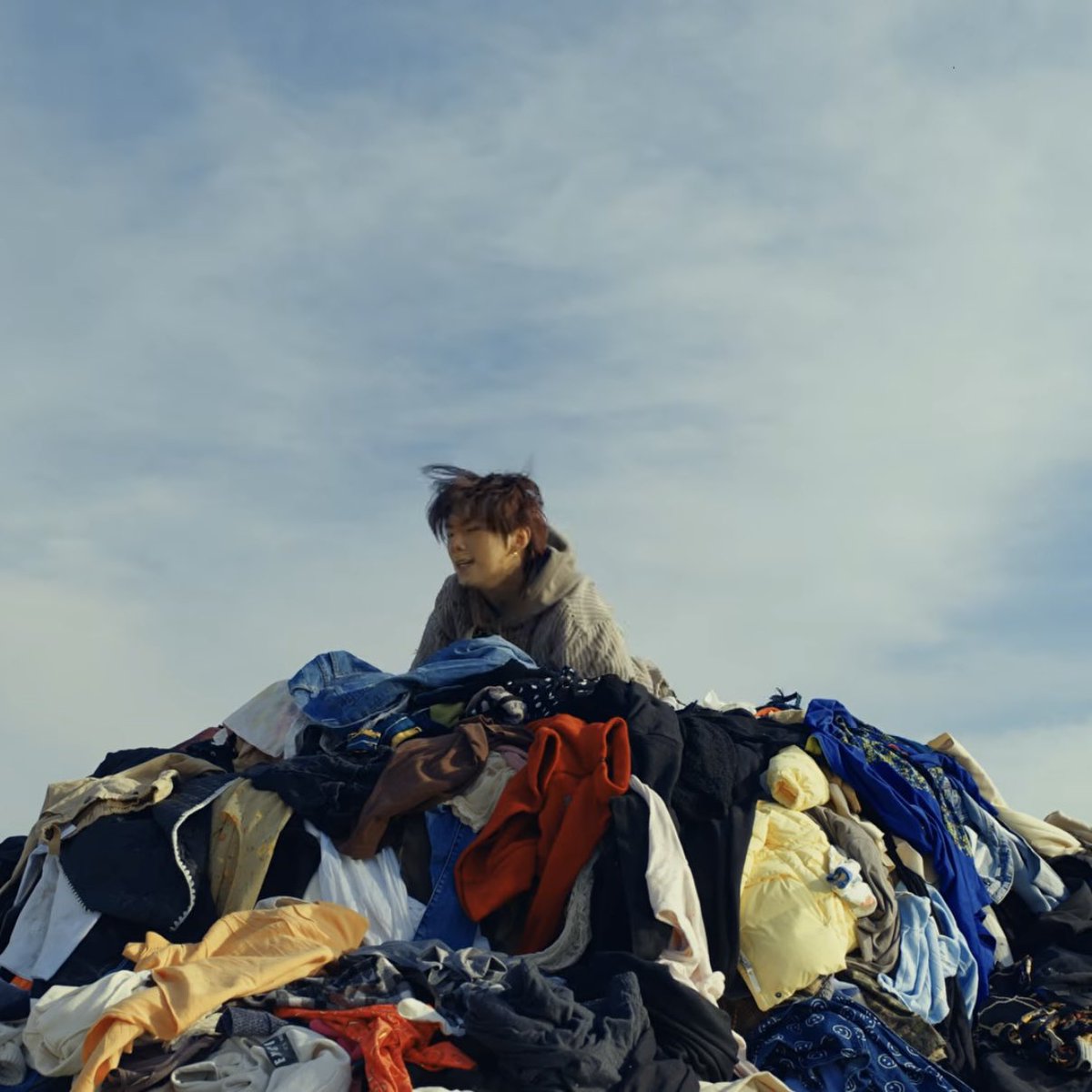 ArohaMandy330's tweet photo. Me trying to tackle my never-ending laundry pile (what I’m actually doing today, sigh)
#SoGood #BORDERLINE #KIHYUN #MONSTAX_기현 https://t.co/oR0FxLCU38