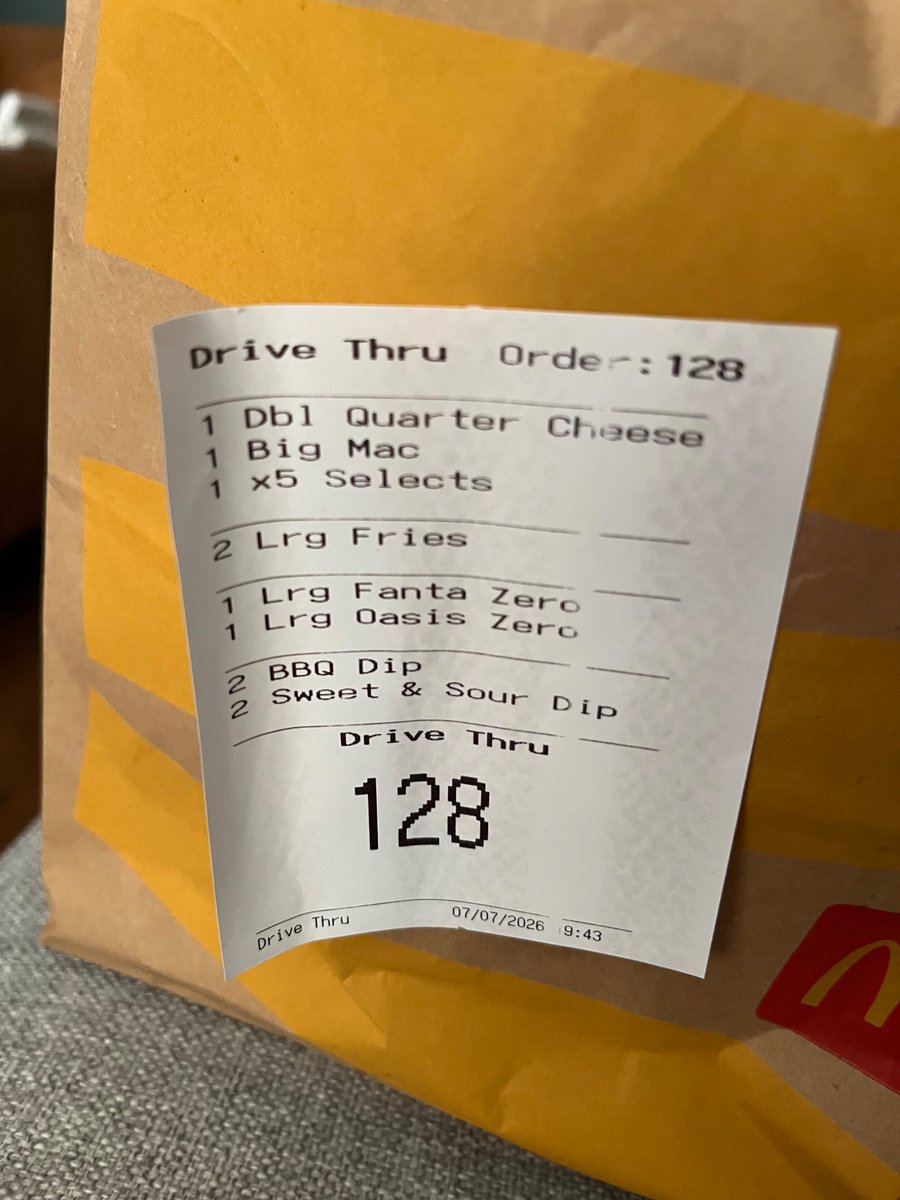 FraserAnimate's tweet photo. @McDonaldsUK just tucking into my drive thru meal from your Warrington Riverside location and Double Quarter pounder is just a standard Quarter pounder. This is the second time this has happened… https://t.co/oikc8wJMME
