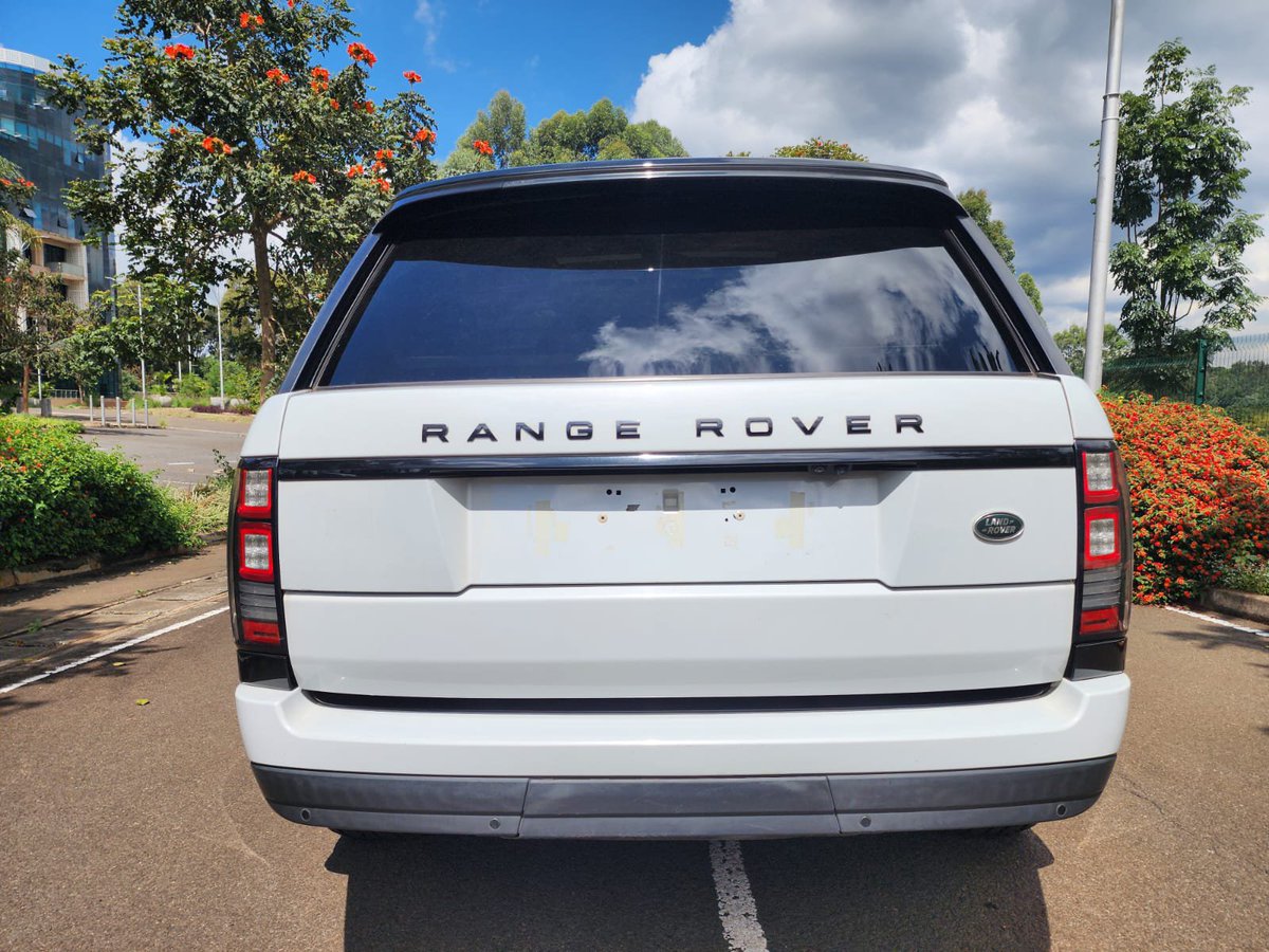 Manuouteroamers's tweet photo. RANGE ROVER VOGUE YEAR 2016 FOR SALE ORIGINAL PAINT  3000CC *DIESEL* ENGINE...*8 SPEED AUTO KNOB GEAR*..BRAND NEW TYRES AND ALLOYRIMS..*WORKING SUNROOF*.. DOCUMENTS..*
ASKING PRICE 9,500,000
* SLIGHTLY NEGOTIABLE. 
TRADEIN ACCEPTED
 UNREGISTERED https://t.co/Qp8oDddqIW