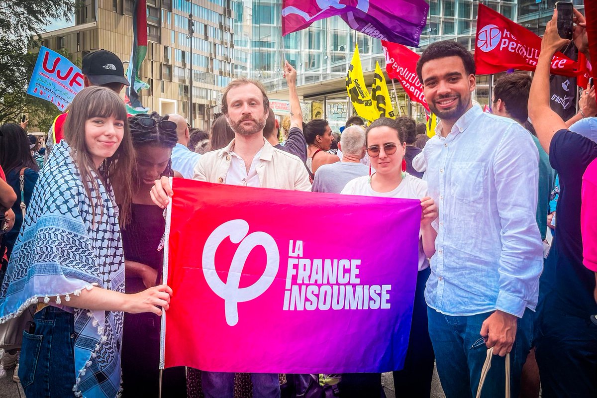 BardouxThomas's tweet photo. 🔴 Avec les élus et militant·es de #Pantin, nous étions mobilisés aujourd'hui pour soutenir Rima Hassan et pour dire non à la loi « Permis de tuer XXL ».

Nous ne céderons jamais face à celles et ceux qui veulent criminaliser les voix de la paix et affaiblir l'État de droit 🔥 https://t.co/HcpEQyH4Hk