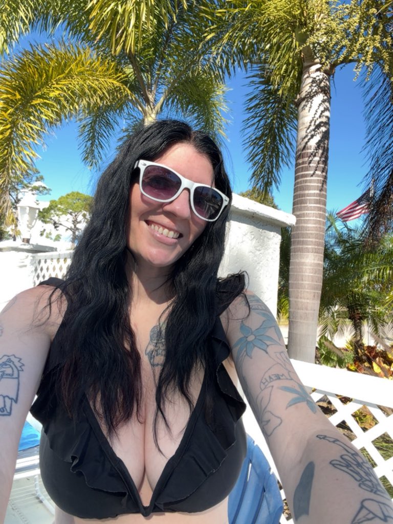 judith_n_'s tweet photo. I’ll just push through the pain" is a great way to end up stuck on your couch, unable to move. Muscle tightness and chronic stress don't just disappear on their own. Massage therapy isn't a luxury it’s body maintenance. 

I have a few slots left this week. Let's fix that posture. https://t.co/3nxkacwPUf