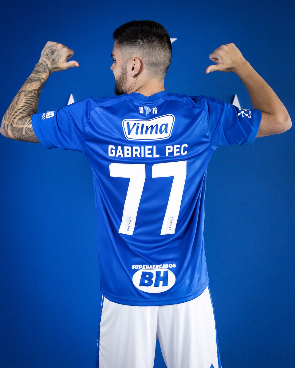 Cruzeiro's tweet photo. O novo camisa 7️⃣7️⃣ do Cruzeiro Esporte Clube! 🦊

📸 @ggaleixo / Cruzeiro https://t.co/bPRR9bm9FR