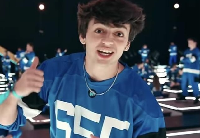 ArmstrongTaran's tweet photo. Rick Devens is on #BB28? Time for the first ever Mr. Beast alliance! https://t.co/0wZrmpeNdg