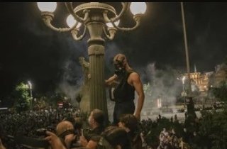 yjAotnrwSS20PI6's tweet photo. Најбоља слика
 јулског протеста❤️ https://t.co/hCyMaoDNfC