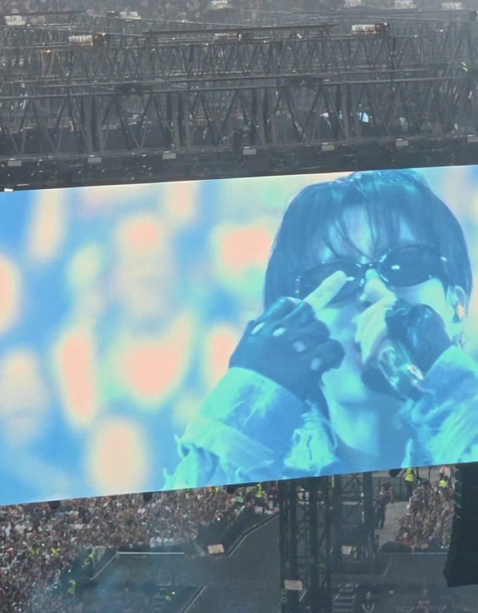 ianadmirer's tweet photo. JUNGKOOK??! THIS SO HOT https://t.co/YgUTHvyjCD
