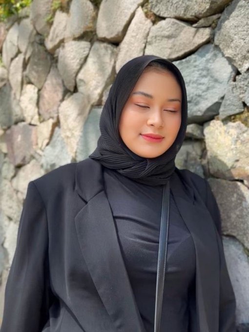 webslutsmaker37's tweet photo. Look at this innocent looking hijabi slut all covered up in public like a modest girl, but secretly a whore underneath with her tits pushed up in that slutty grey lace bra.  This  bitch is a cuck gf, t getting fucked by real men behind closed doors while he fucking leaks 🐽 https://t.co/akMFBmIl5t