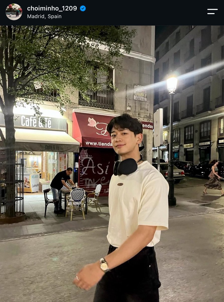its5HINee's tweet photo. BOTH AT THE SAME FKING TIME !!!!!!!!!!!! https://t.co/G5Q0291nzR