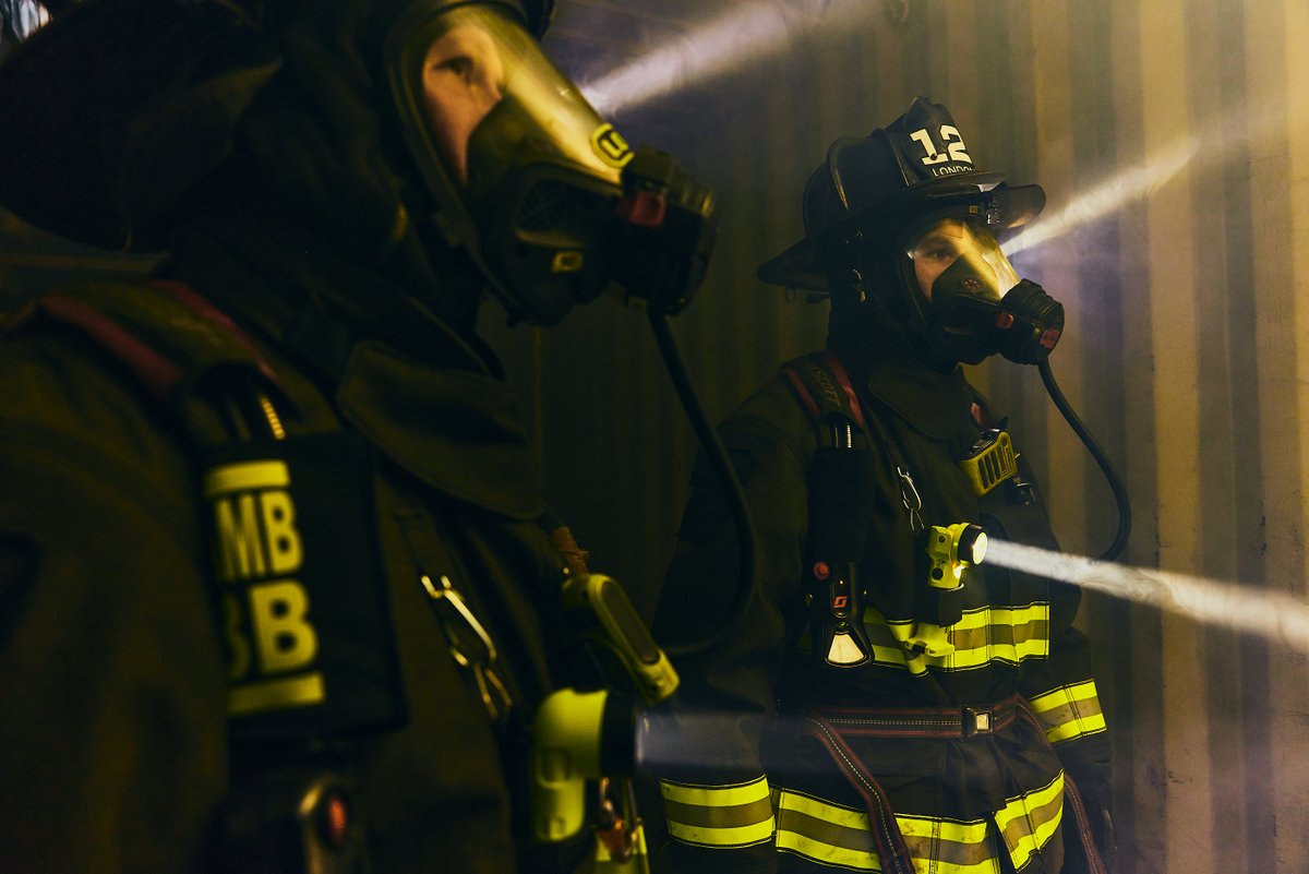 Nightstick_Fire's tweet photo. Watch where the beams go. One tracks with the eyes, the other drives high candela output through the space ahead. Together they keep the crew oriented when smoke takes everything else away.

#Firefighting, #FireGear, #FireService https://t.co/57NPUmvGJi
