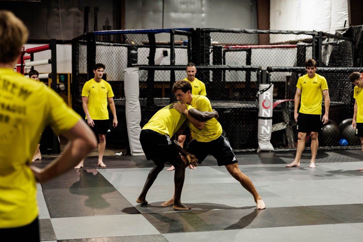ColumbusCrew's tweet photo. Strengthening our bond through Jiu-Jitsu 🥋

We stopped by Ronin Training Center for a fun day of training as we work toward the resumption of our season. https://t.co/YuMvoG4jzA