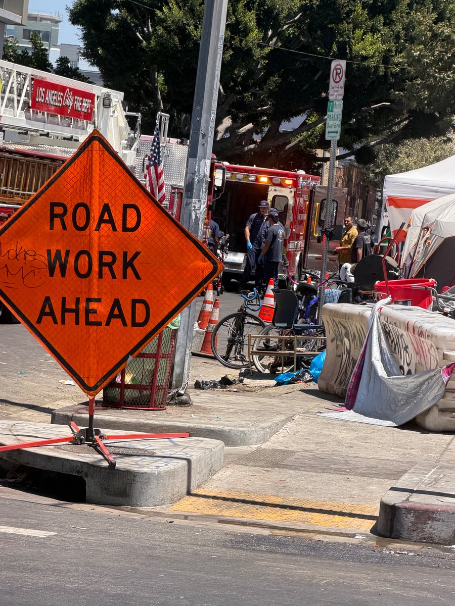 joey_tuccio's tweet photo. Another overdose death on Skid Row right now. This should be considered murder. https://t.co/mrI5Q9giam