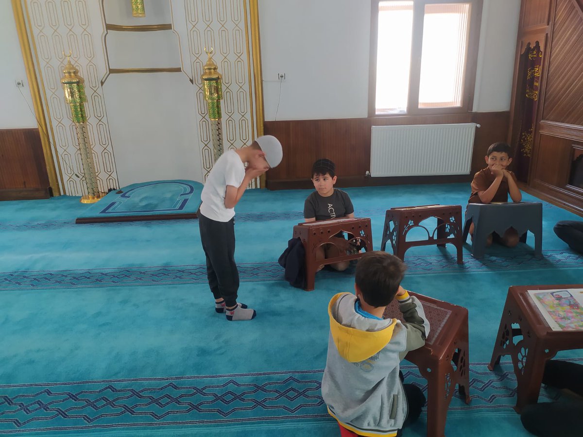 mttbbayburt's tweet photo. Mevlana Cami - Zahit Efendi Cami

MTTB Bayburt İl Teşkilatı olarak, Bayburt Müftülüğü koordinasyonunda ve MÜSİAD Bayburt paydaşlığında yürüttüğümüz "Bu Yaz Camideyim" projemizin 2. gününü de büyük bir heyecan ve verimlilik içerisinde tamamladık.
Kur'an-ı Kerim, siyer, ibadet, ahlak ve değerler eğitiminin yanı sıra çeşitli sosyal etkinliklerle çocuklarımızın hem manevi hem de kişisel gelişimlerine katkı sunmaya devam ediyoruz.

"Geleceğin güçlü nesilleri, caminin manevi ikliminde yetişir."
Cami  merkezli bir toplum için çalışmaya devam ediyoruz. 

#MTTBBayburt 
#MTTBMüslümancaDuruştur
#BuYazCamideyim 
#CamilerÇocuklarlaGüzel